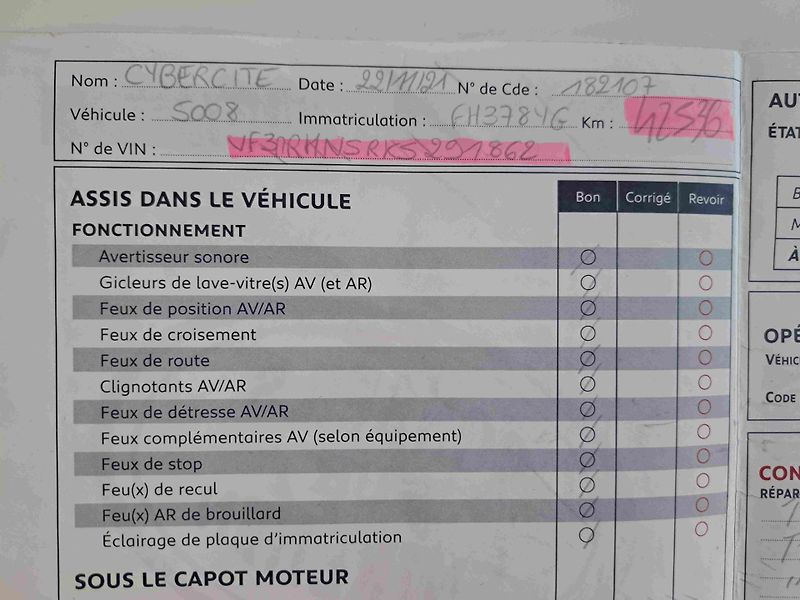 Peugeot 5008 (2019) 1,2 PT EAT8 ALLURE 18ALU NAVI  - fotka 23 z 24