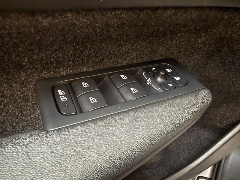 Volvo XC40 B4 Plus Bright DCT - fotka 8 z 13