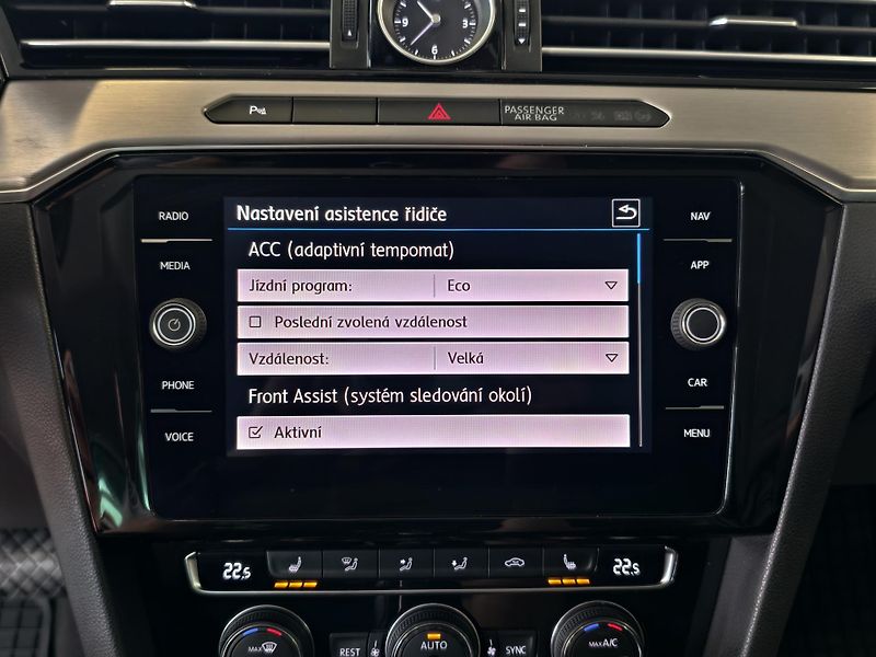 Volkswagen Passat 1.5 TSi DSG HIGHLINE, LED, DPH - fotka 16 z 25