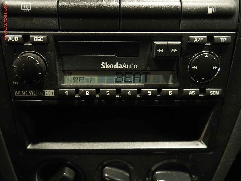 Škoda Octavia (2003) 1.6 MPi, 2.maj,ČR - fotka 12 z 13