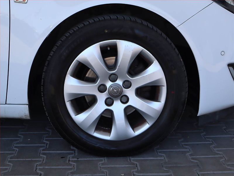 Peugeot 2008 (2021) Allure 1.2 PureTech, Automat - fotka 15 z 23