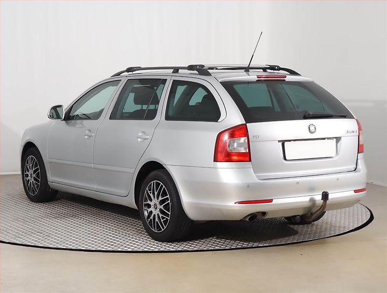 Škoda Octavia (2011) 1.6 TDI, Tempomat - fotka 4 z 14