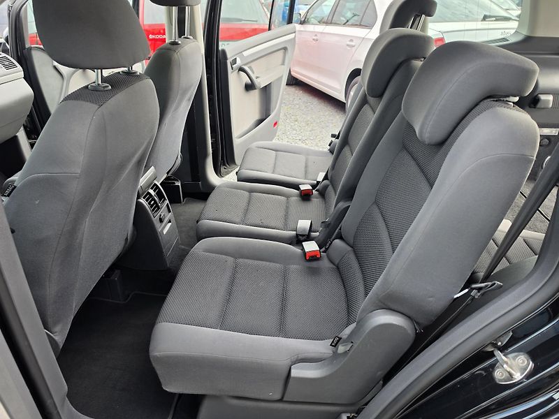 Volkswagen Touran 1.6 TDI 7MIST DSG  - fotka 9 z 17