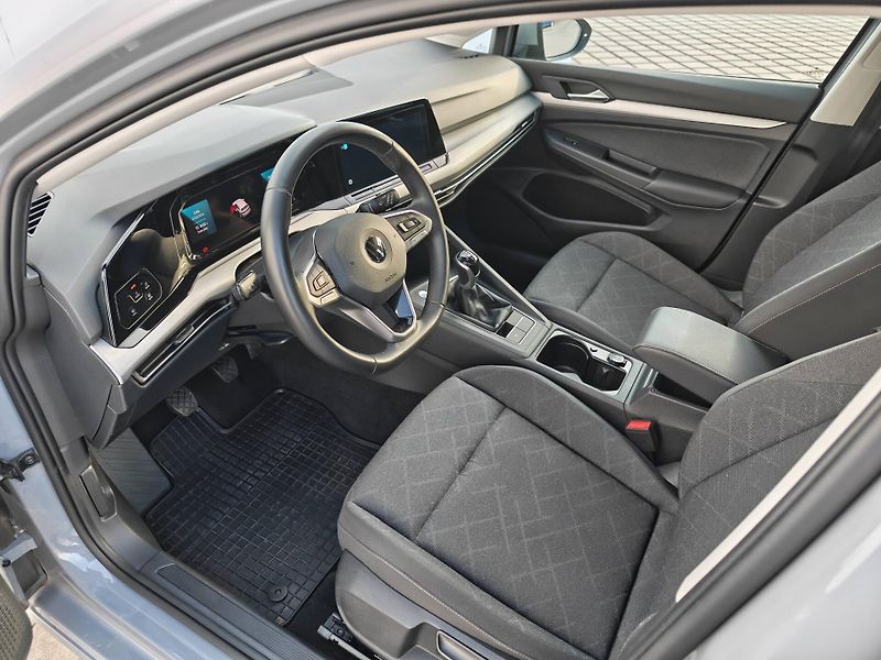 Volkswagen Golf Life 1,0TSi - fotka 5 z 21