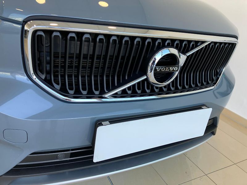 Volvo XC40 B4 Momentum Advance AT8 - fotka 3 z 41