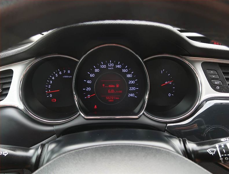 Kia Ceed (2015) 1.4 CVVT, Serv.kniha, Tempomat - fotka 11 z 17