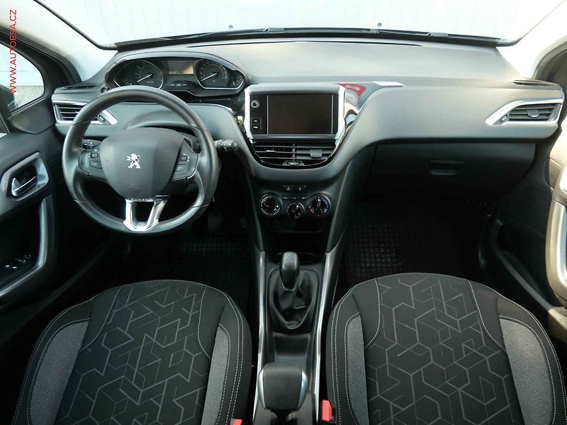 Peugeot 2008 (2019) 1.2 PT, 1.maj,ČR, Active - fotka 8 z 19