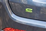 na zádi nesmí chybět symbol elektrifikace