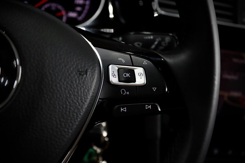 Volkswagen Golf Variant 7 FL 1.4 TSI 92 kW Highline - fotka 23 z 35