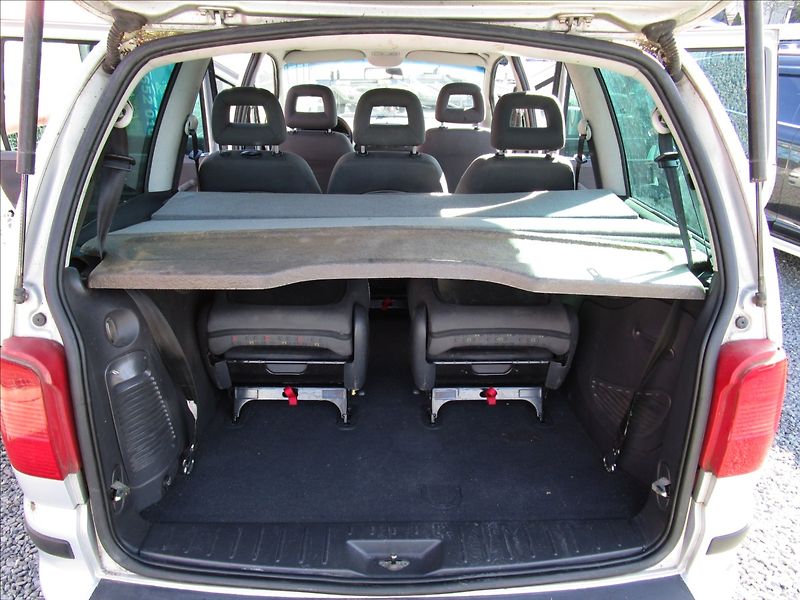 Volkswagen Sharan 1.9TDi aut. klima, 7 míst - fotka 37 z 43