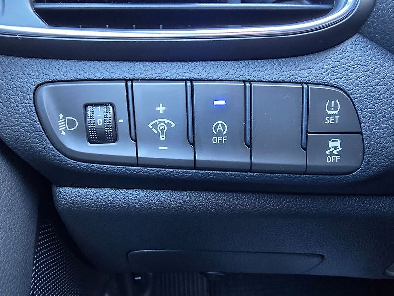 Hyundai i30 1.6CRDi COMFORT LED KAMERA NAV - fotka 21 z 35
