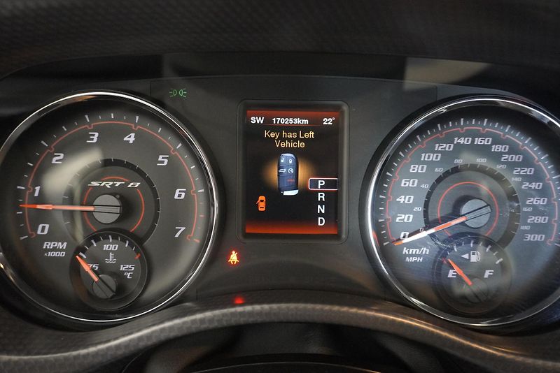 Dodge Charger 6.4 HEMI SRT 8 AUTOMAT - fotka 26 z 39