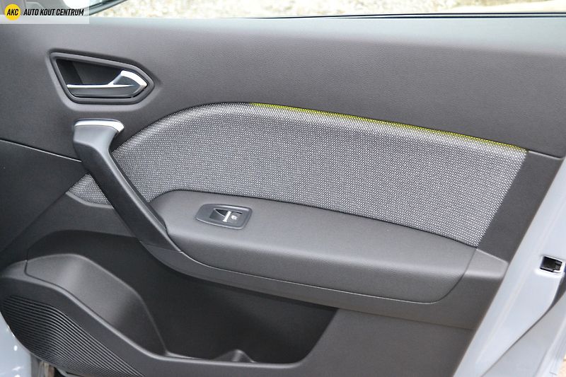 Renault Captur techno mild hybrid 140 - fotka 13 z 52