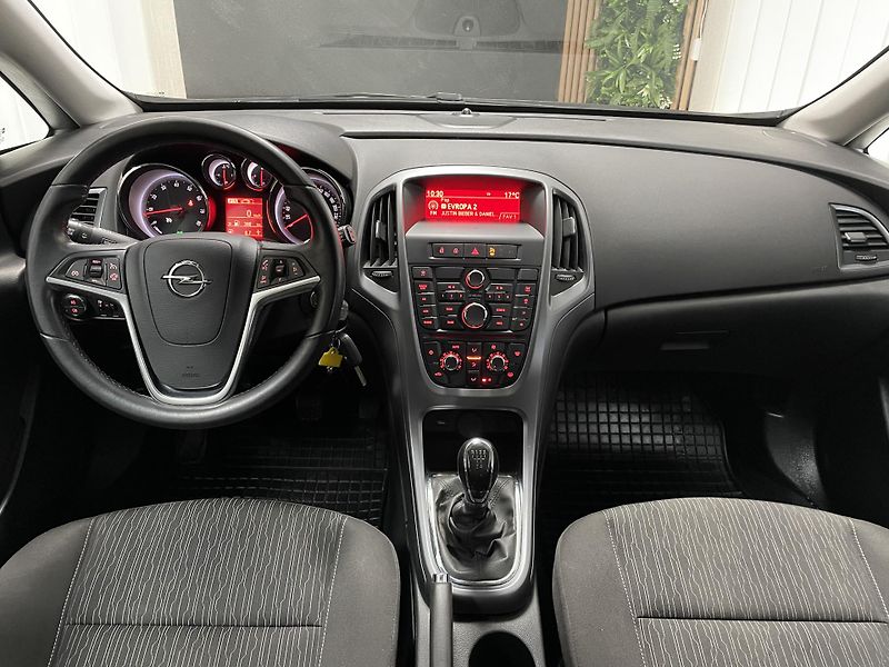 Opel Astra 1.4 i ČR 1.MAJITEL SERVISKA  - fotka 20 z 24