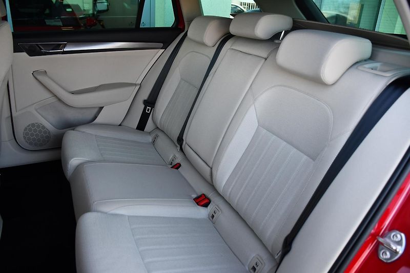 Škoda Superb 2.0TDi147kW STYL DSG 4X4 ČR 1M - fotka 20 z 42