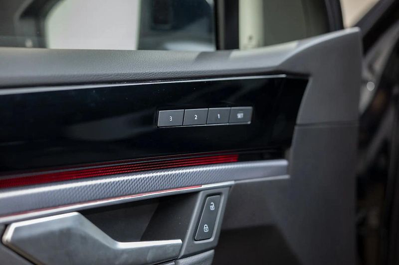 Volkswagen Touareg R-Line 3.0 TDI 210 kW - fotka 33 z 50
