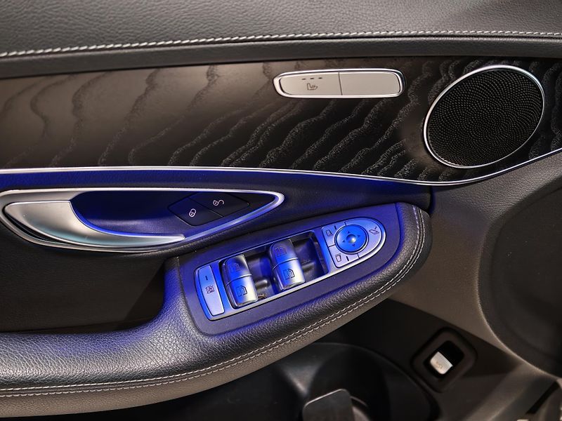 Mercedes-Benz Třídy C 220 d Avantgarde kombi - fotka 14 z 31
