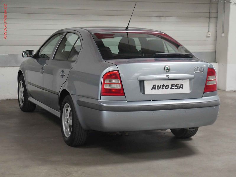 Škoda Octavia (2004) 1.6i, AC, park.asist - fotka 4 z 15