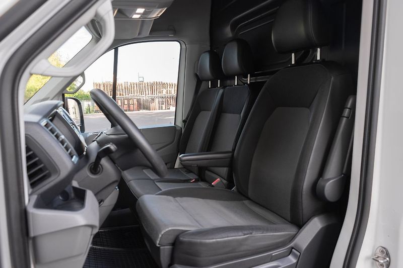 Volkswagen Crafter 2.0TDI L4H2*CARPLAY*DPH - fotka 11 z 29