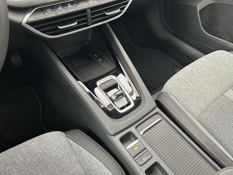 Škoda Octavia 1.5 TSI Top selection - fotka 21 z 26