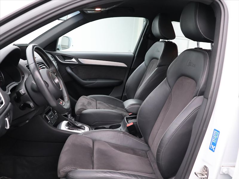 Audi Q3 2,0 TFSI 162kW quattro S-Line - fotka 11 z 37