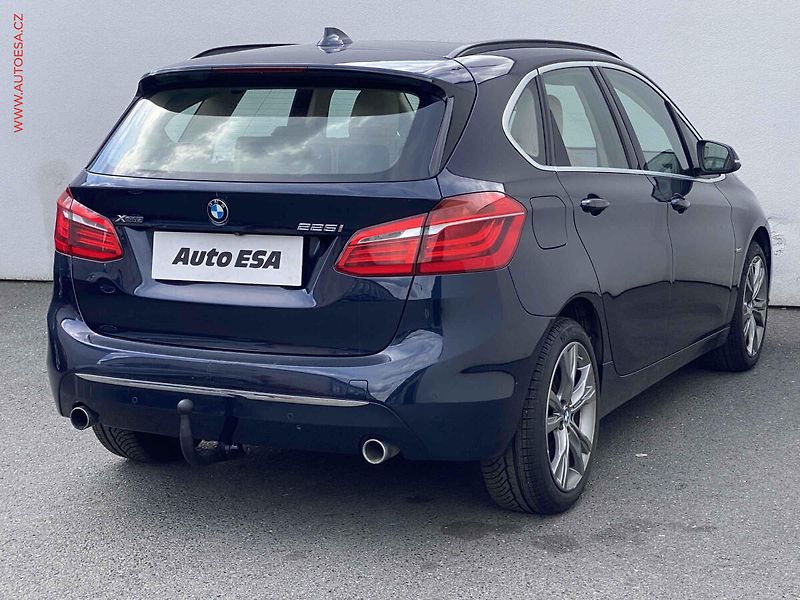 BMW Řada 2 (2017) 2.0T 225i xDrive, LuxuryLine - fotka 4 z 21