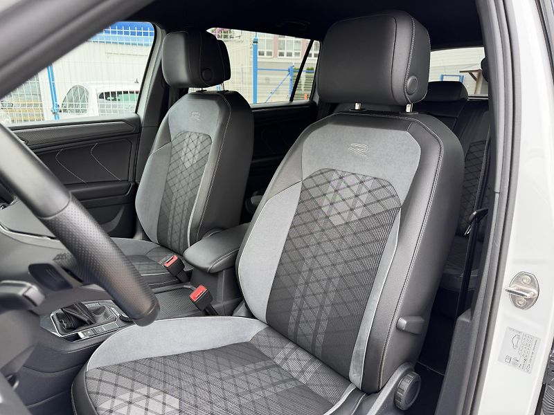 Volkswagen Tiguan Allspace R-Line 2,0 TDi/110kW 4x4 DSG  - fotka 13 z 106