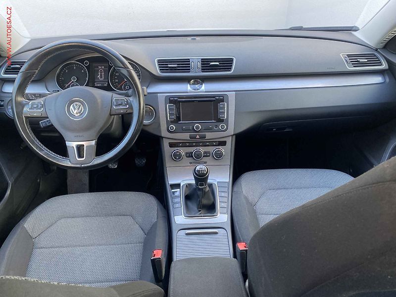 Volkswagen Passat (2014) 2.0 TDI, servis.kniha - fotka 7 z 17