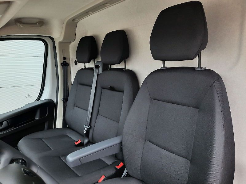 Peugeot Boxer (2025) Furgon 3300 L2H1 BHDi 120k MAN - fotka 12 z 12
