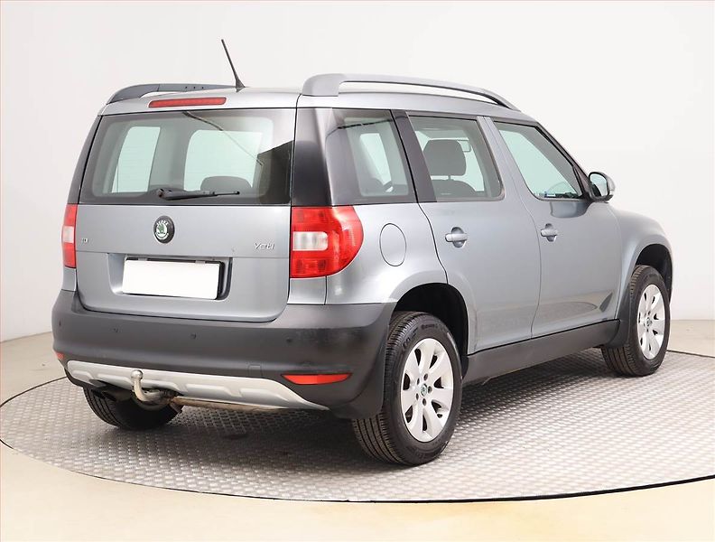 Škoda Yeti (2011) 2.0 TDI, Park. senzory - fotka 5 z 16