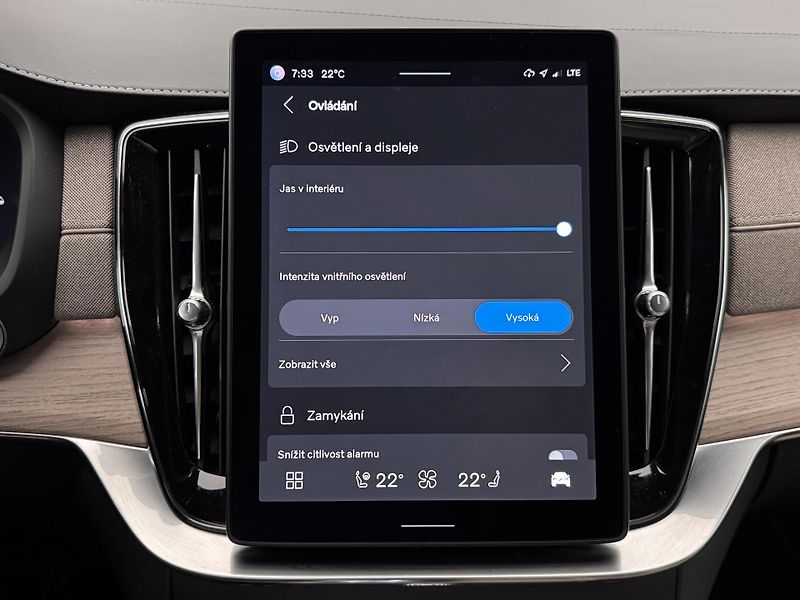 Volvo XC90 T8 AWD RECHARGE BRIGHT PLUS CZ - fotka 40 z 48