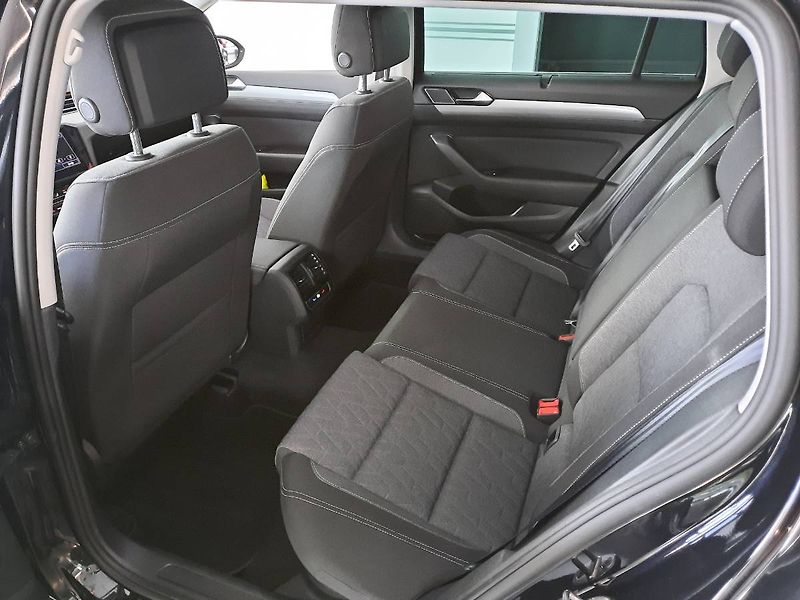 Volkswagen Passat Variant (2023) 2.0 TDI (110kW/150k) DSG, Busi - fotka 8 z 26