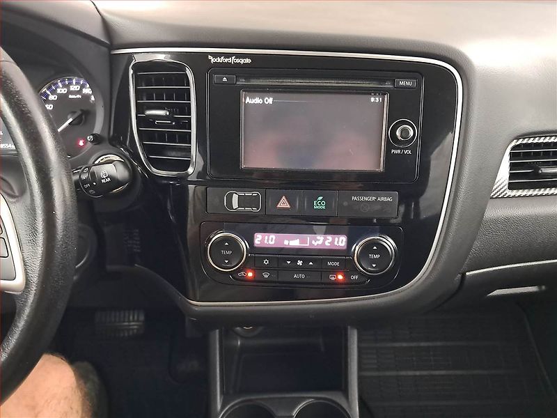 Mitsubishi Outlander (2015) 2.2 DI-D, 4X4, Automat - fotka 12 z 19
