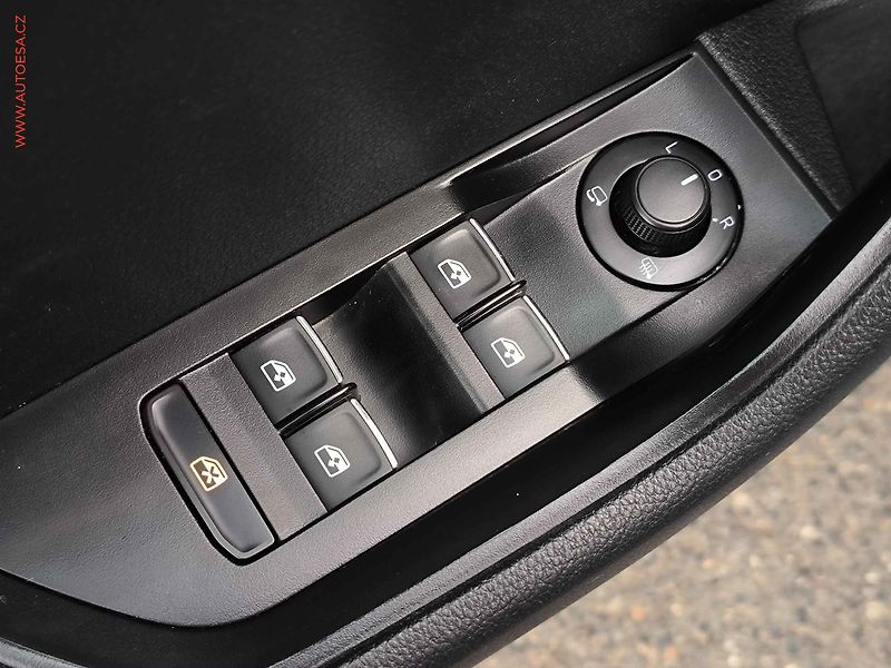 Škoda Superb (2016) 2.0 TDi, Style, bixen, navi - fotka 19 z 21