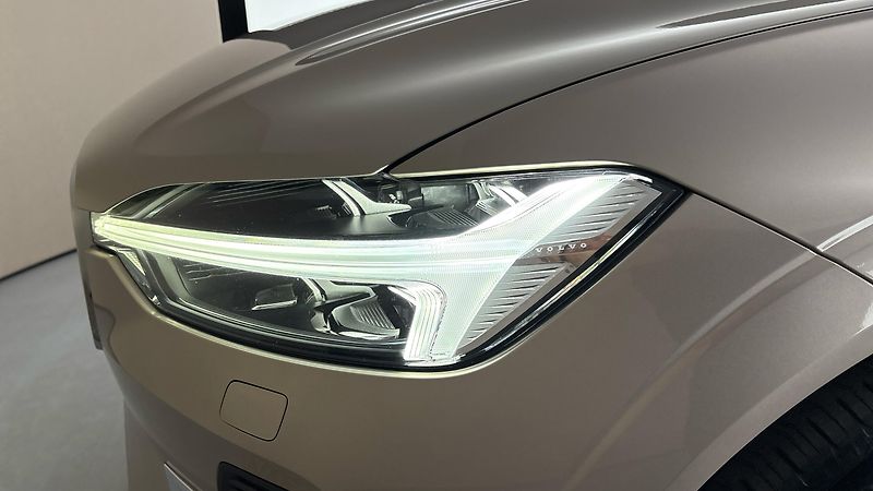 Volvo XC60 2.0 B4 AUT AWD Core - fotka 18 z 28
