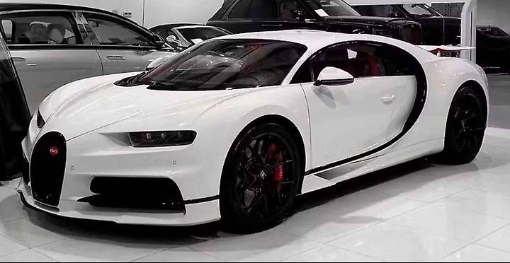 Bugatti na portálů TipCars.