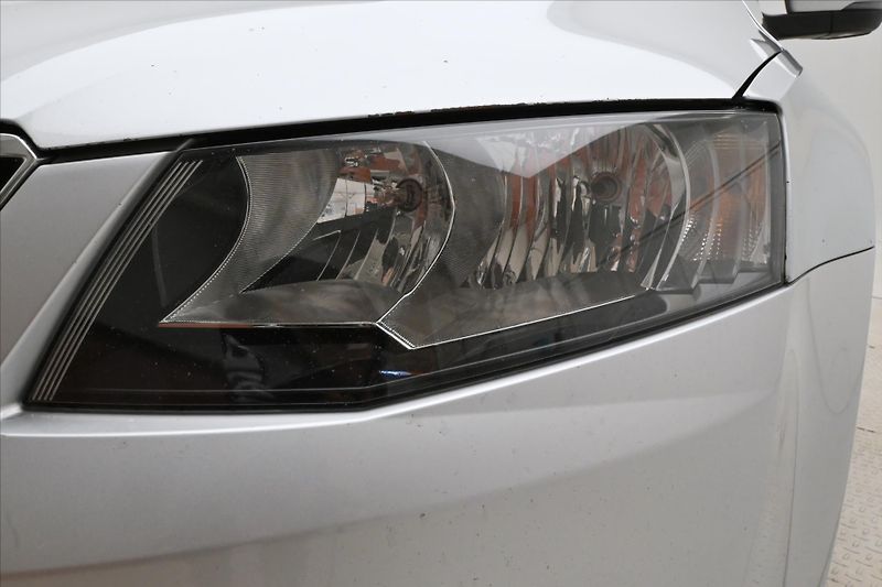 Škoda Octavia 1,6 TDI 77 kW DSG Ambition Zár - fotka 27 z 29