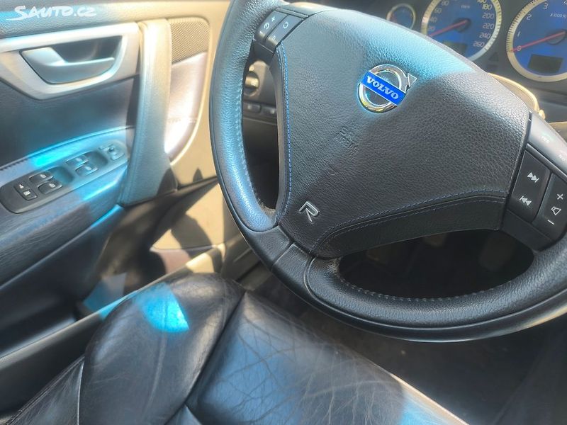 Volvo S60 220KW,4X4,MANUÁL,SERVISKA,CENA - fotka 9 z 23