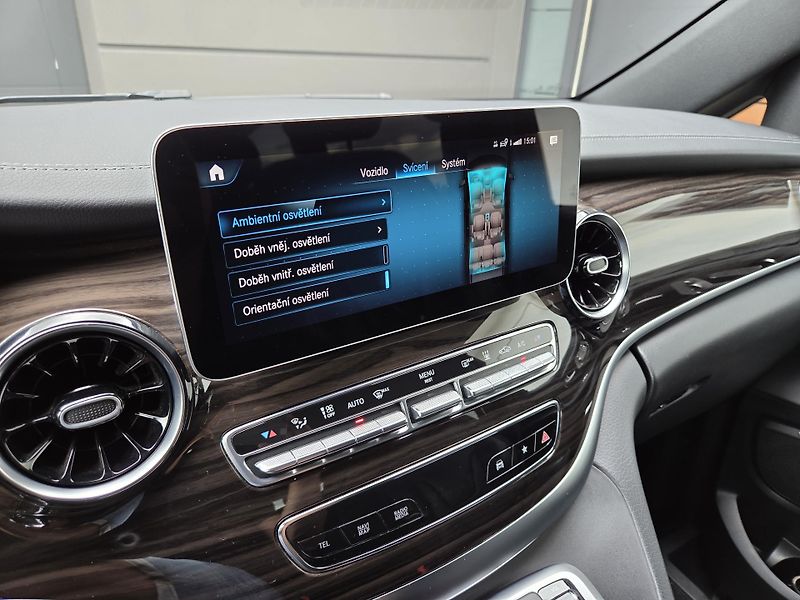 Mercedes-Benz Třídy V (2023) 300d 4M AVG AMG TOPvýbava 1m - fotka 37 z 49
