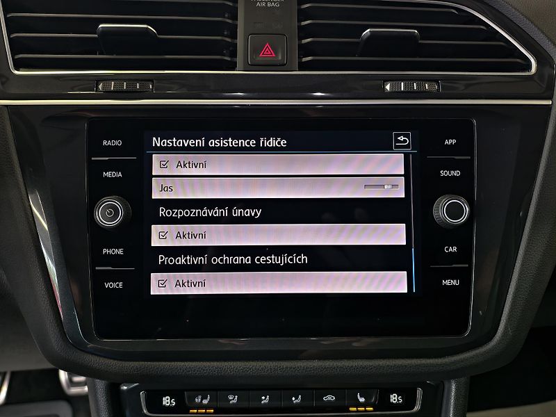 Volkswagen Tiguan 2.0 TDi KAMERA, IQ.DRIVE, DPH - fotka 17 z 26