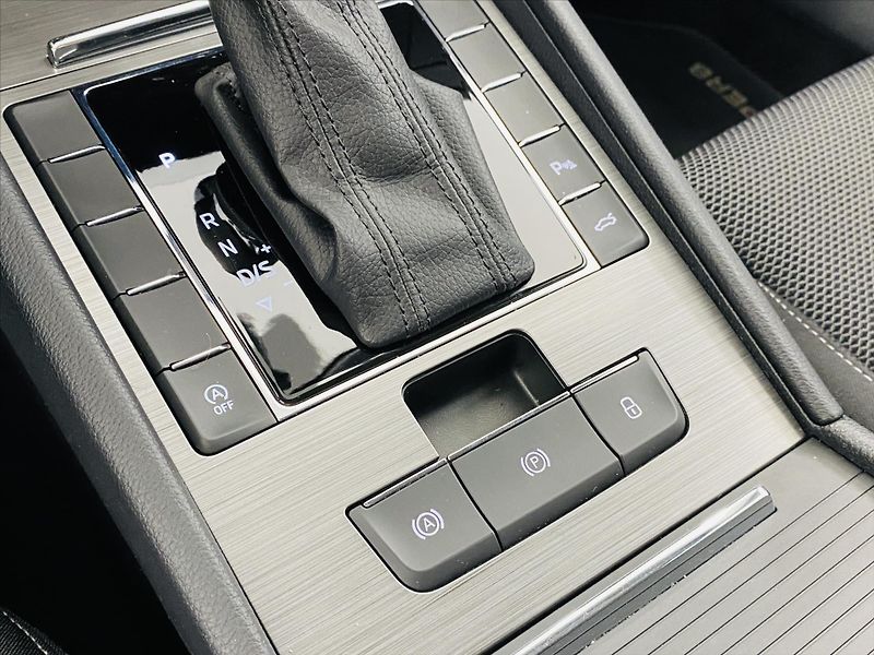 Škoda Superb 2,0 TDI 110kW DSG Style - fotka 18 z 25