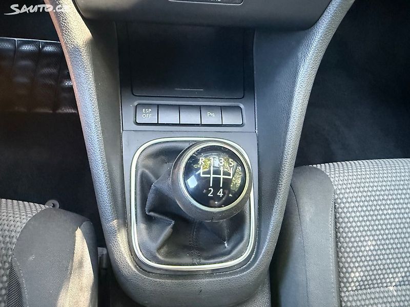 Volkswagen Golf (2010) 1.6TDI, 77kw Nová STK - fotka 18 z 20