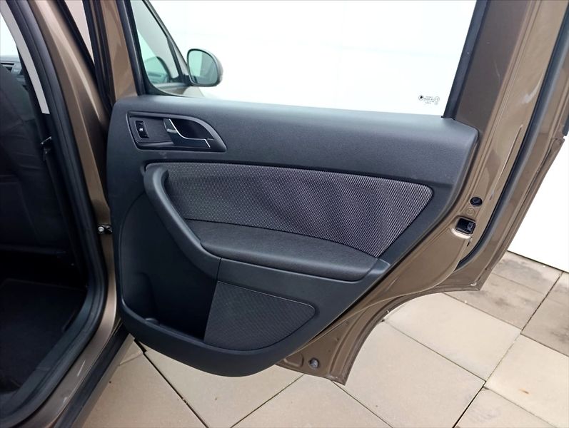 Škoda Yeti 1,6 TDi Navi Klima Tempomat - fotka 21 z 34