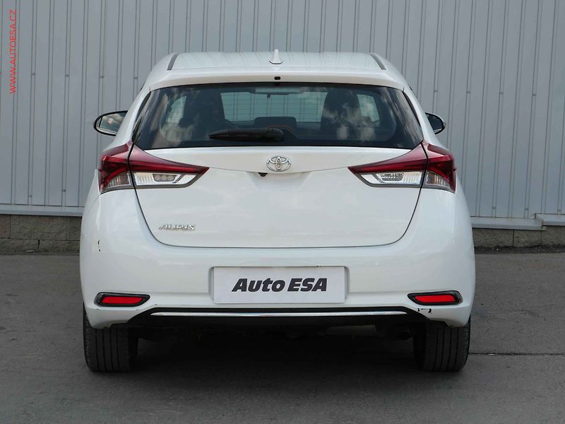 Toyota Auris (2019) 1.6i, ČR, AC, tempo - fotka 5 z 20