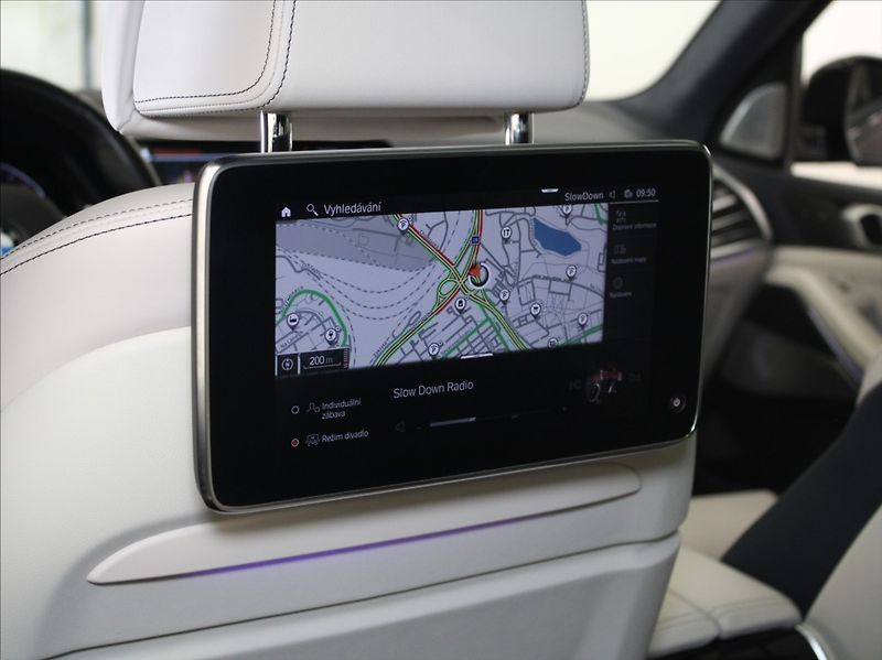 BMW X7 3,0 40xD M-paket B&W 6-míst ČR - fotka 41 z 51