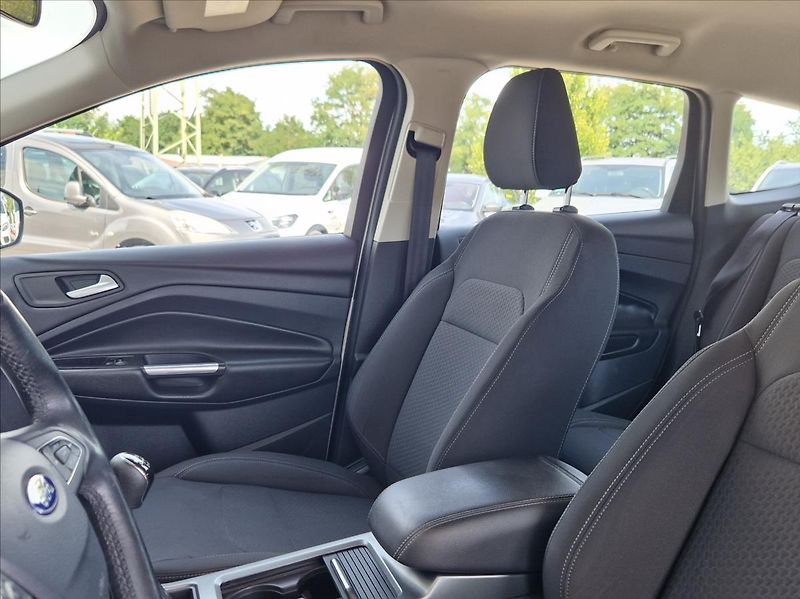 Ford Kuga 1,5 i EB 88kW AC VÝHŘEV NOVSTK - fotka 17 z 36