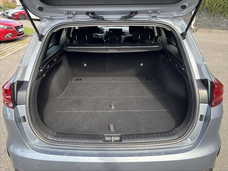 Kia Ceed 1,5 TGDi 118kW TOP ZÁRUKA - fotka 13 z 39