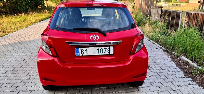Toyota Yaris 1.0 VVT-i 51 kw - fotka 11 z 33
