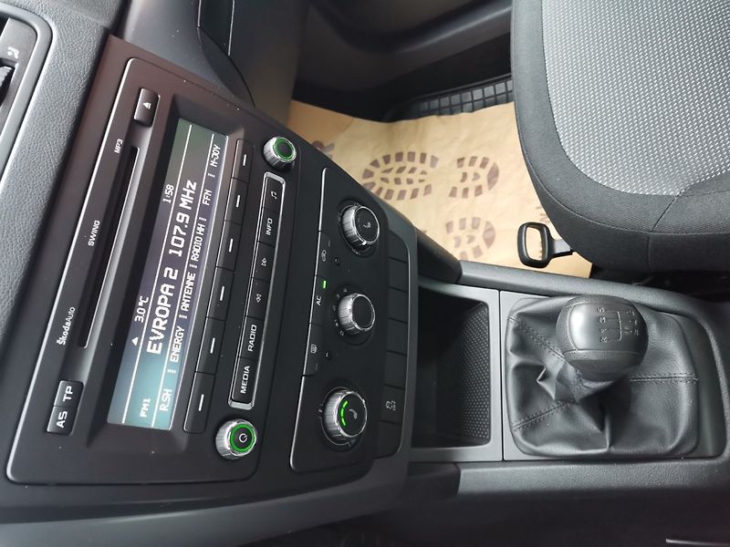 Škoda Yeti (2012) 1.2TSi 77kw Active PDC Tažné - fotka 13 z 27