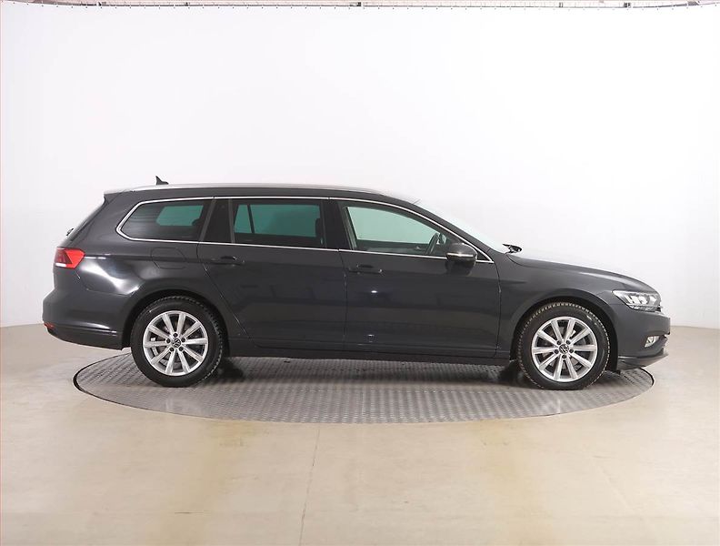 Volkswagen Passat (2021) Comfortline 2.0 TDI, Automat - fotka 6 z 22